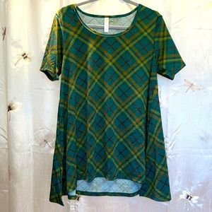 NWT Perfect tee from LuLaRoe. Size M